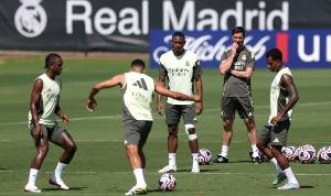 备战半决赛！记者：皇马即将搭乘飞机前往纽约，航程约3小时