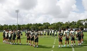 皇马、拜仁今天训练前为去世的若塔兄弟默哀1分钟