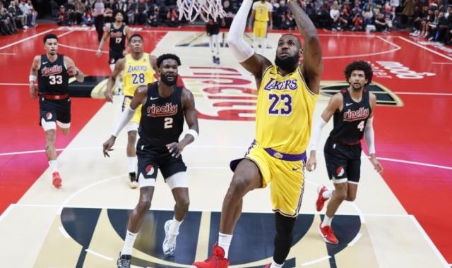 最长的河还在奔流！詹姆斯再刷纪录超乔丹马龙之和