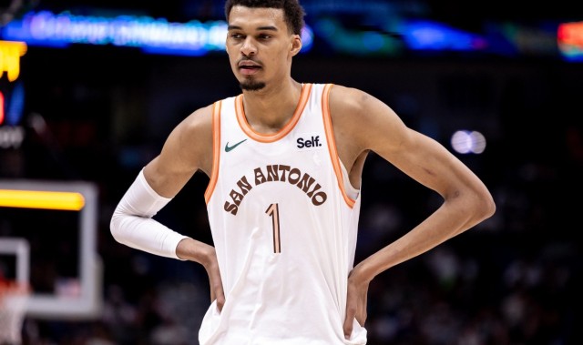 美媒：马刺有关潜在交易的讨论陷入沉寂，或和太阳秘密筹划报价